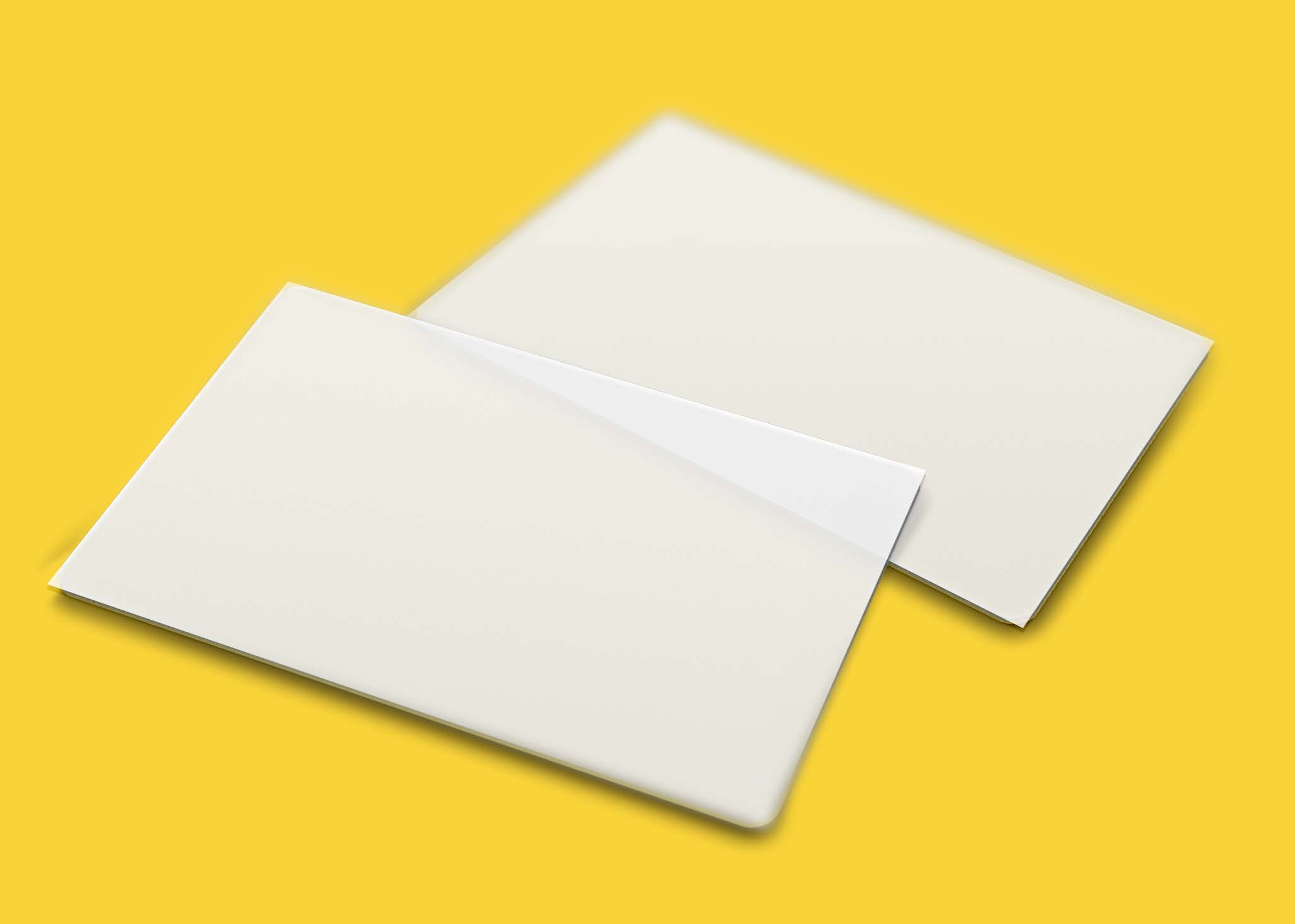 Free Modern Visiting Card Mockup